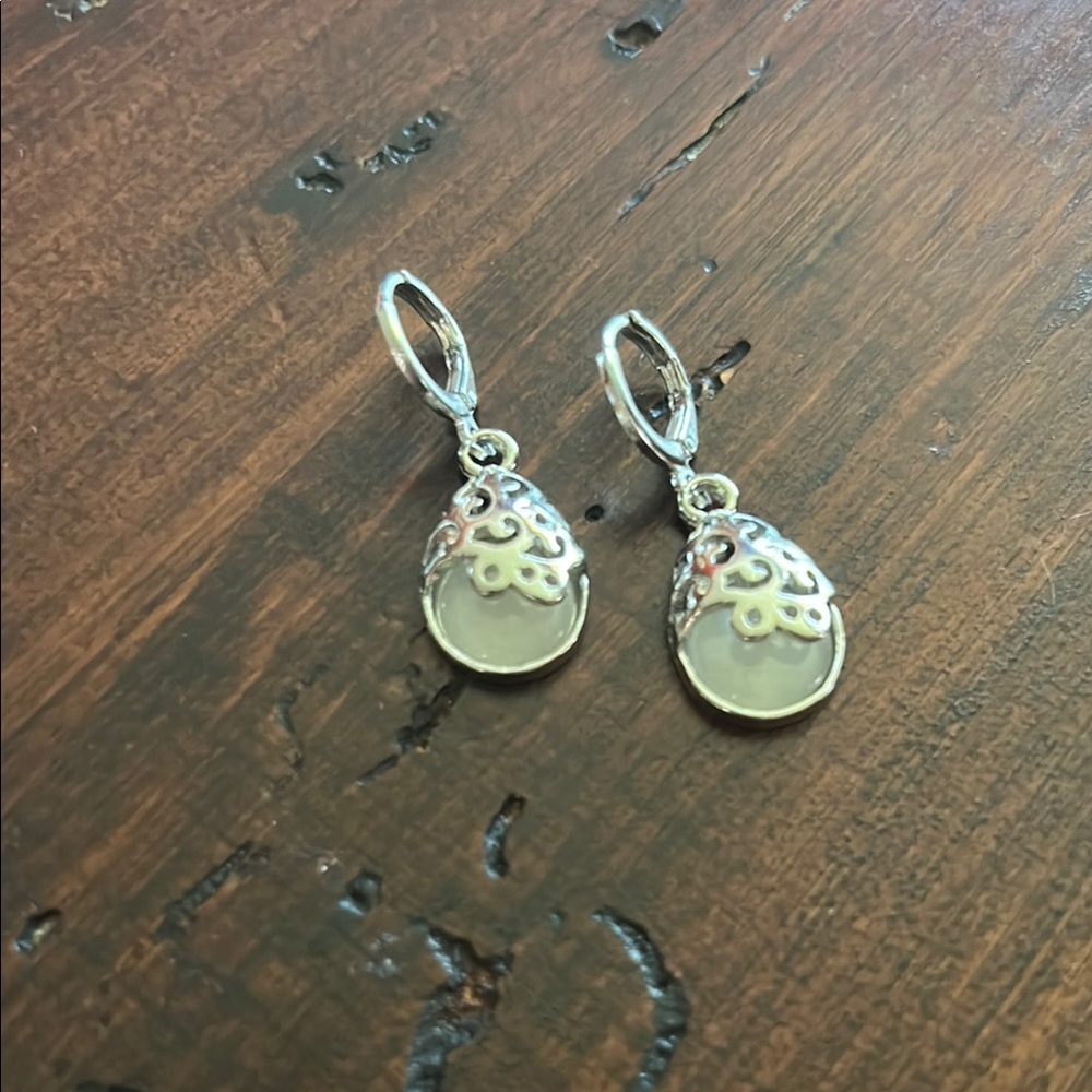 Elegant Silver filigree Dangle Earrings